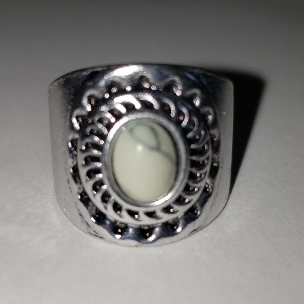 Southwestern Silver Howlite Ring Size 7
